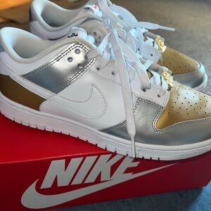 Nike Dunks Low tops 9.5